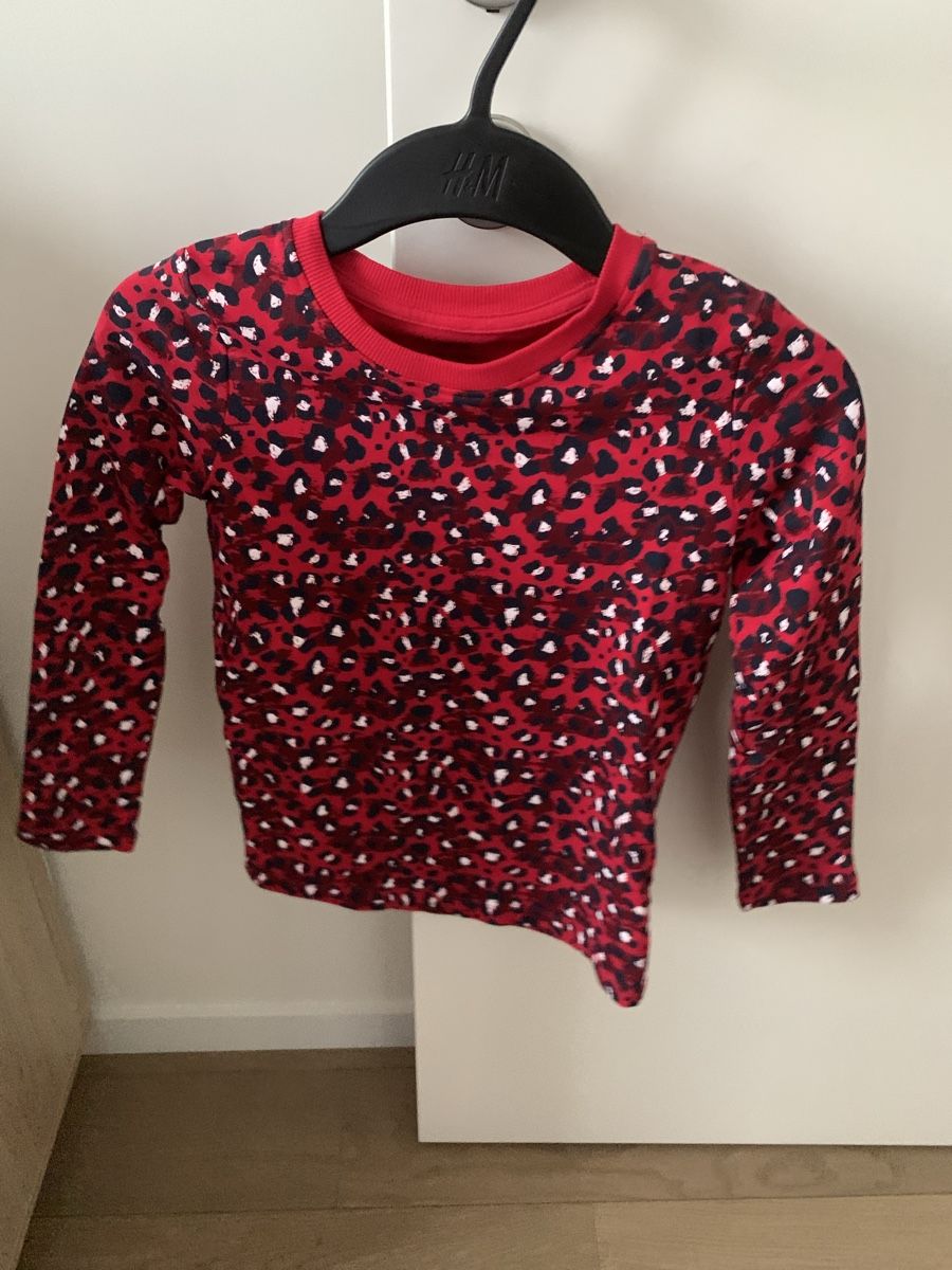 Blusen, T-Shirts & Tops: Pull fille taille 122/128 rouge doublure chaude – Neu (gemäss Beschreibung) aus Lausanne von mik_l5py