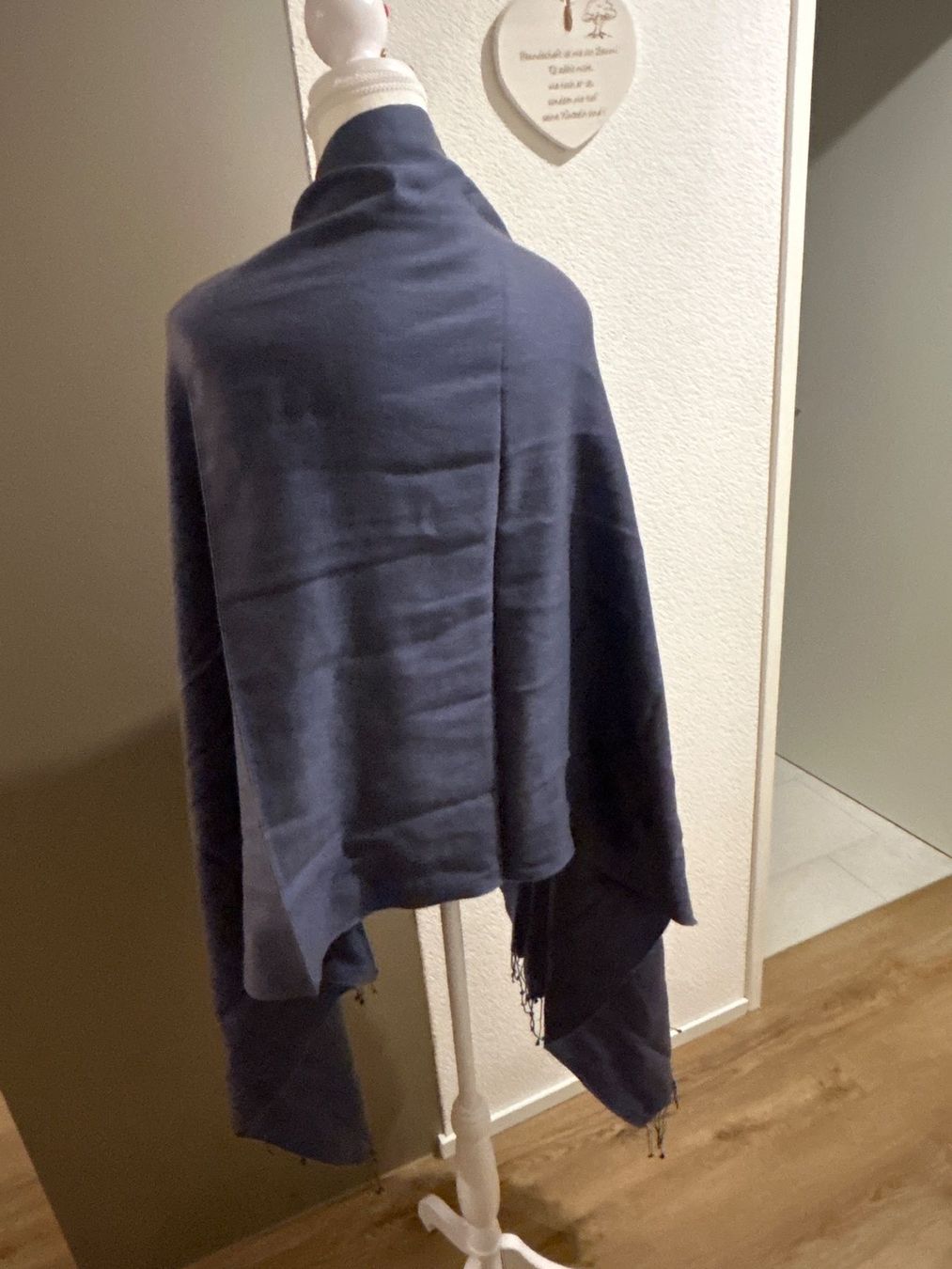 Foulard & Sciarpe: Schal mit Fransen dunkelgrau  204/69 – Usato da Brunnen venduto da Nala2929 4