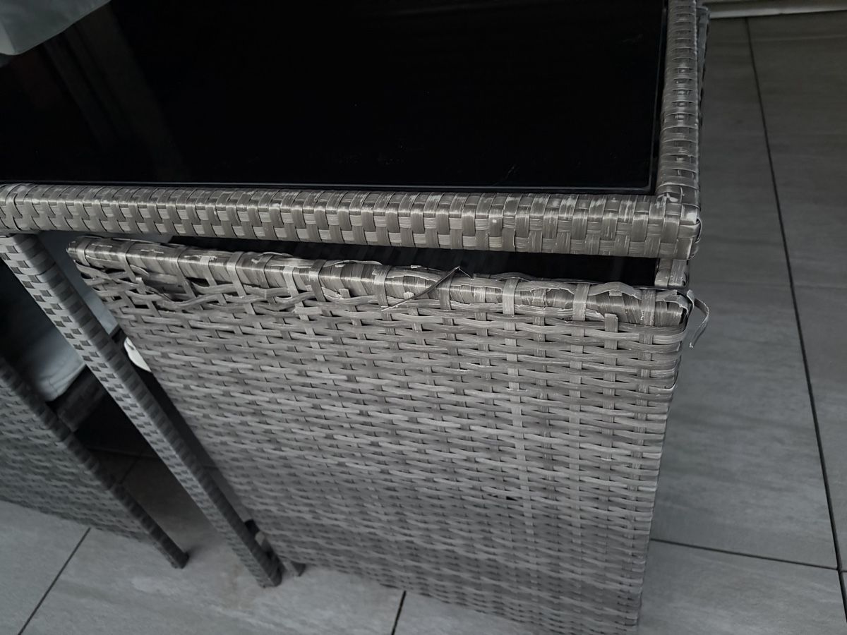 Set di tavolo e panche: Gartentisch aus Rattan – Usato da Rhäzüns venduto da natkr 2