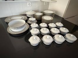 Magnifique service de table Suisse Langenthal Château