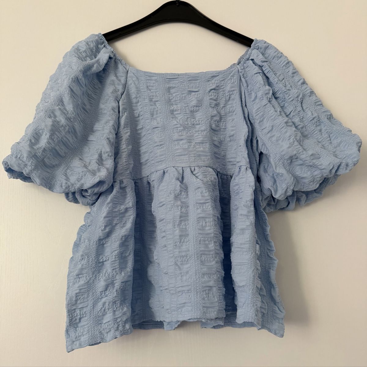 Blusen: Top con maniche a sbuffo azzurra – Neu und originalverpackt aus Muzzano von nat_x9hf