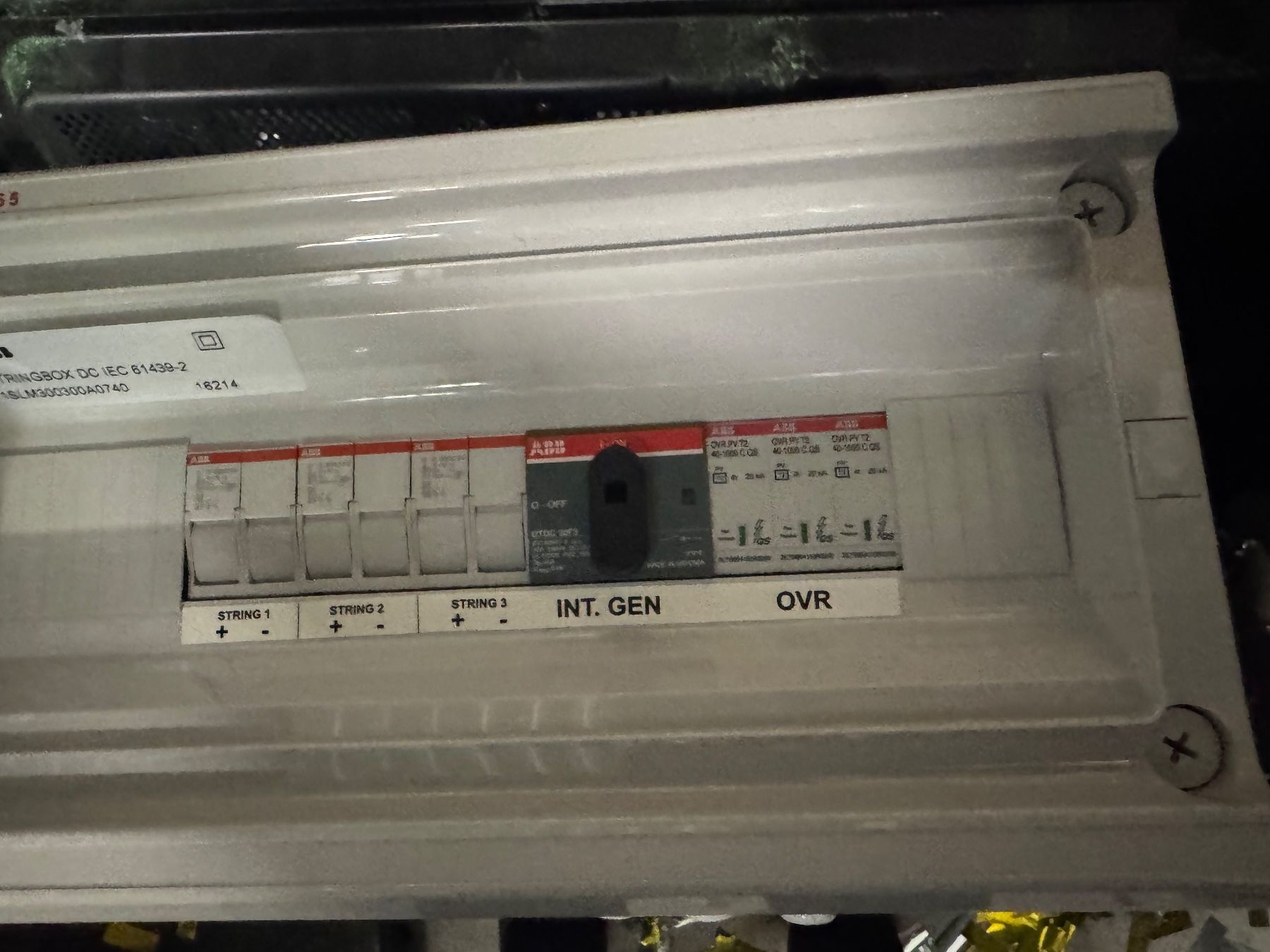 Dispositivi a energia solare: ABB Solar Strangbox OVR Switch Einzelsicherung Demo – Nuovo (secondo la descrizione) da Eiken venduto da Skylight