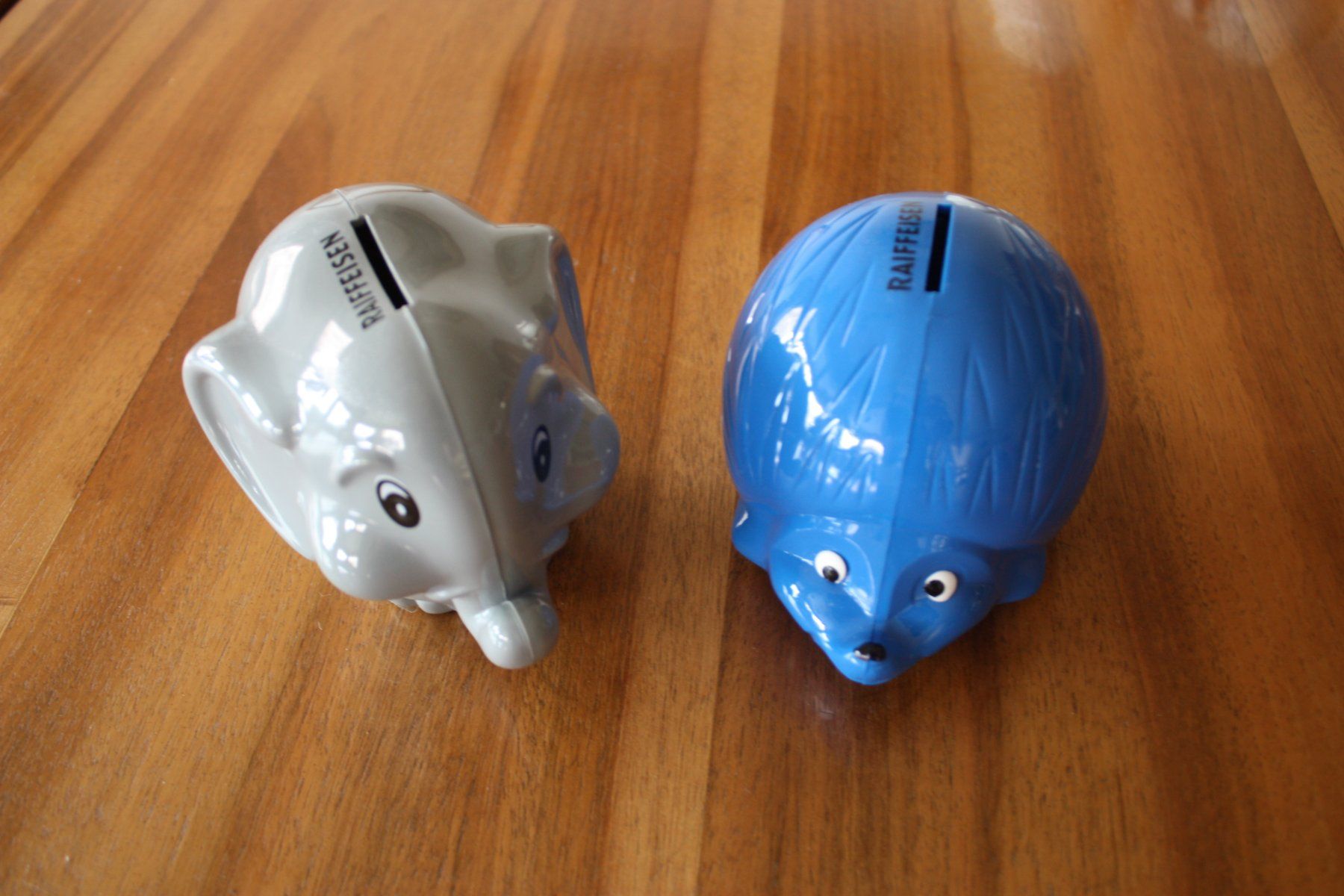 Salvadanai: 2 Kässeli  Raiffeisen mit Schlüssel – Usato da Spiez venduto da Trollius09 1