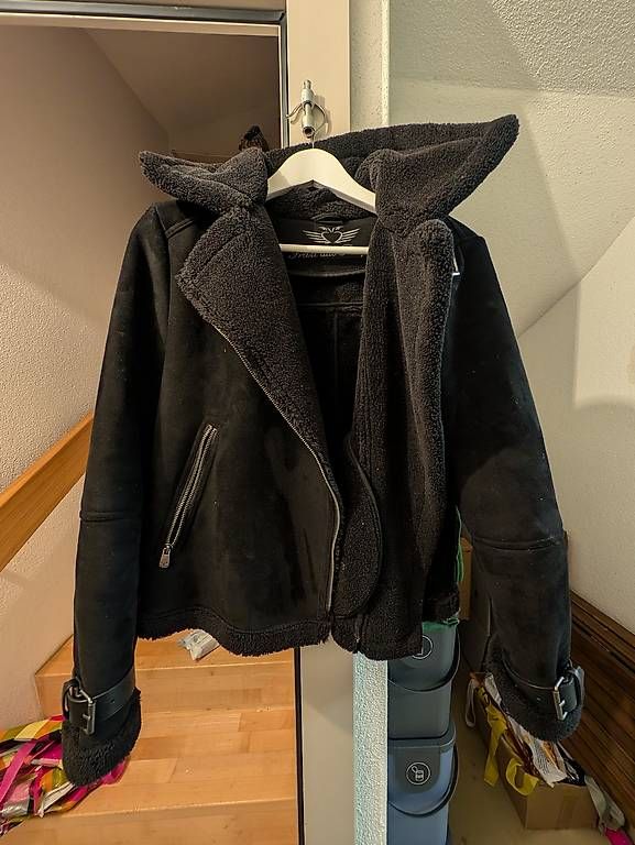 Giacche: Winterjacke schwarz – Usato da Neftenbach venduto da Nadine069