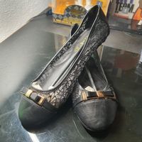 Chaussures plates noires femme dentelle et simili cuir