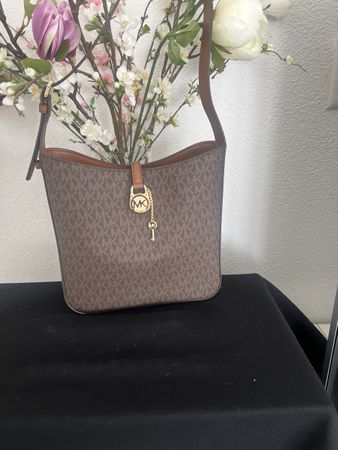 Michael Kors Lyra Small Bucket Shoulder Bag in Braun