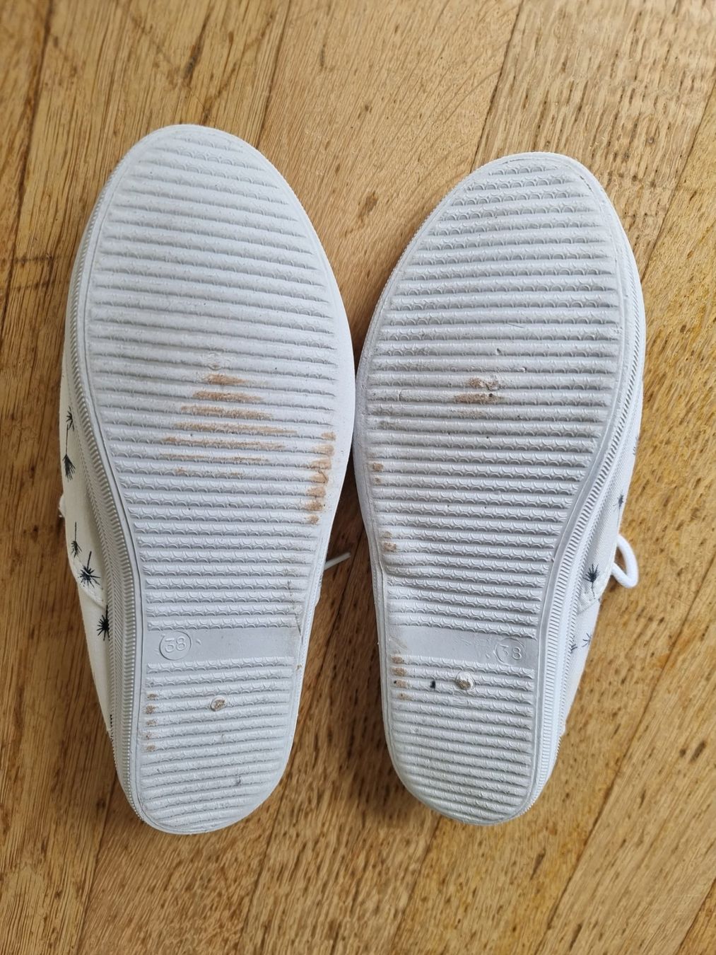Scarpe da donna: Stoffschuhe weiss/schwarz Grösse 38 – Usato da Buchrain venduto da Xaro01 3