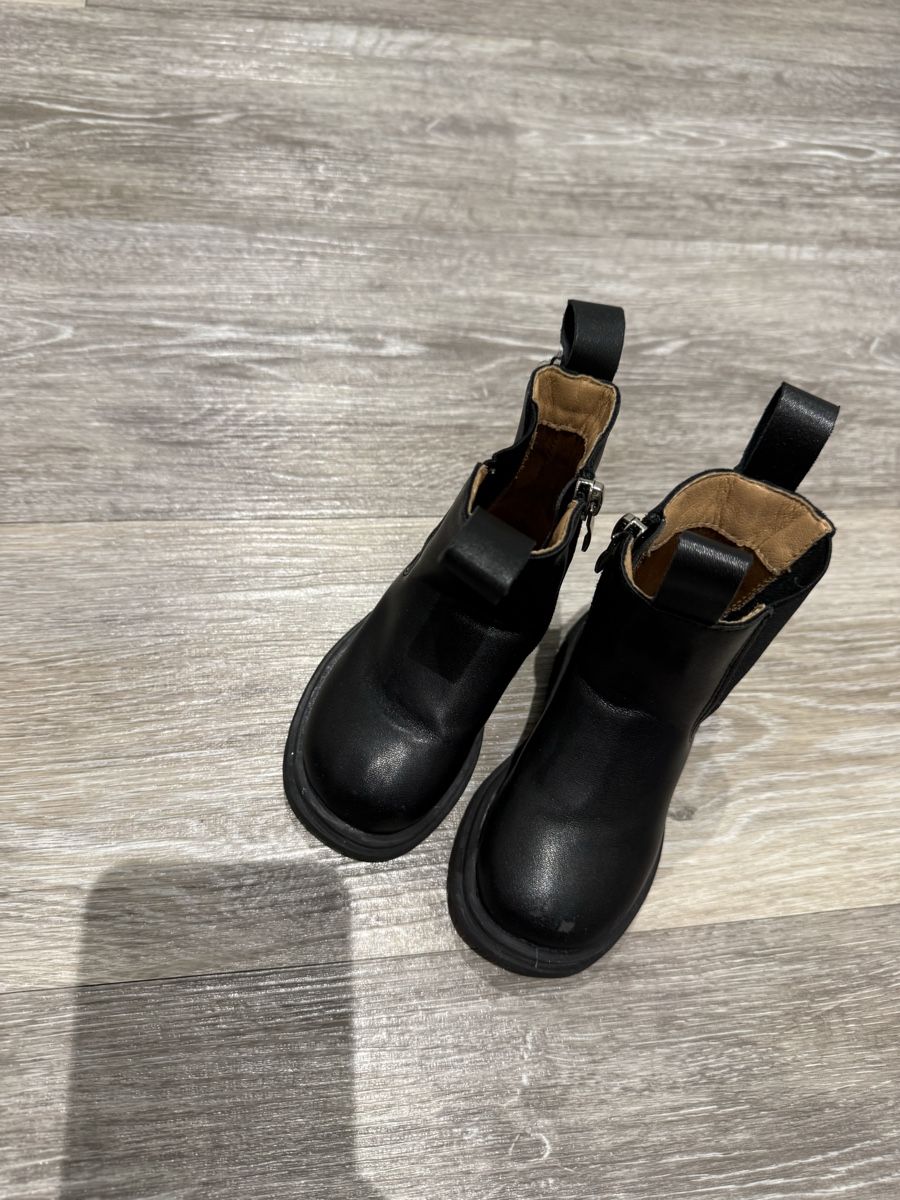 Scarpe per ragazze: Winterstiefel Mädchen schwarz Grösse 21 – Usato da Selzach venduto da TiffanysSO 1
