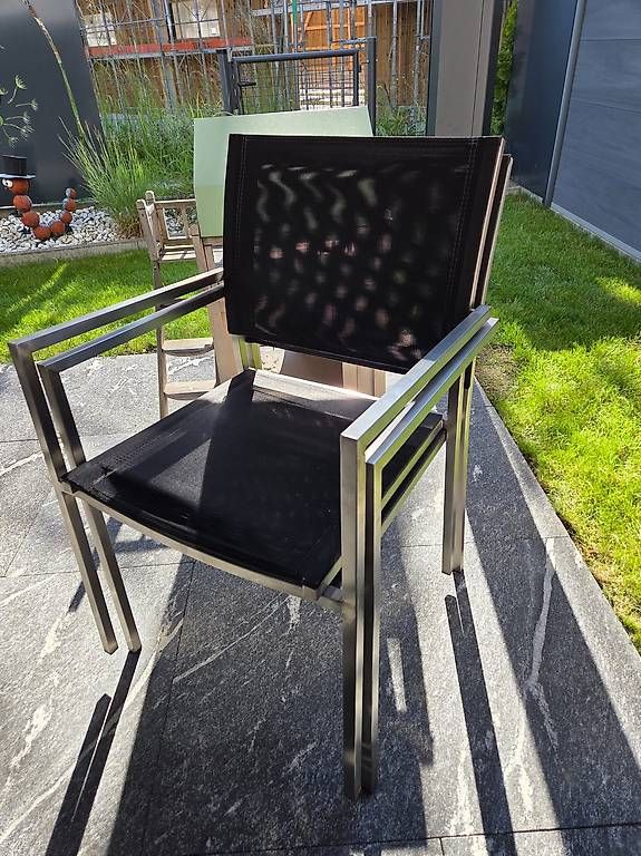 Set de table et chaises: Table extensible et 6 chaises empilables – D'occasion à Bossonnens par ama_zcd6 3