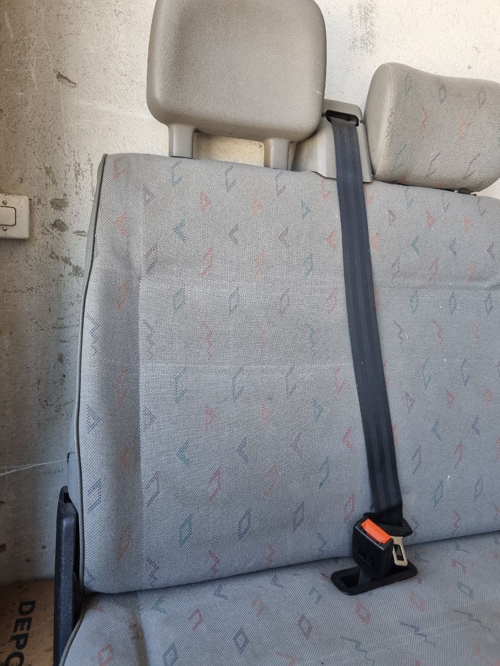 VW Tutti pezzi di ricambio auto: Vw T4 Originale Doppelsitz Rückbank – Usato da kölliken venduto da TerryCash 2