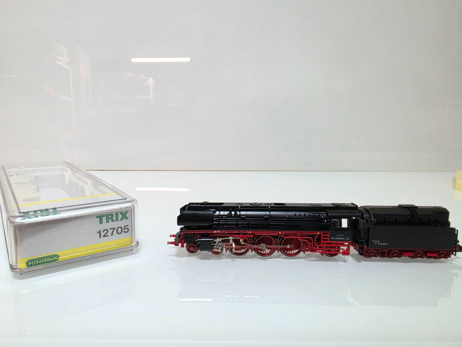 Trix Modellini di ferrovie: Minitrix DB Damplflok BR01 12705 Spur N – Nuovo e nell'imballaggio originale da Neuenhof venduto da ludovicco