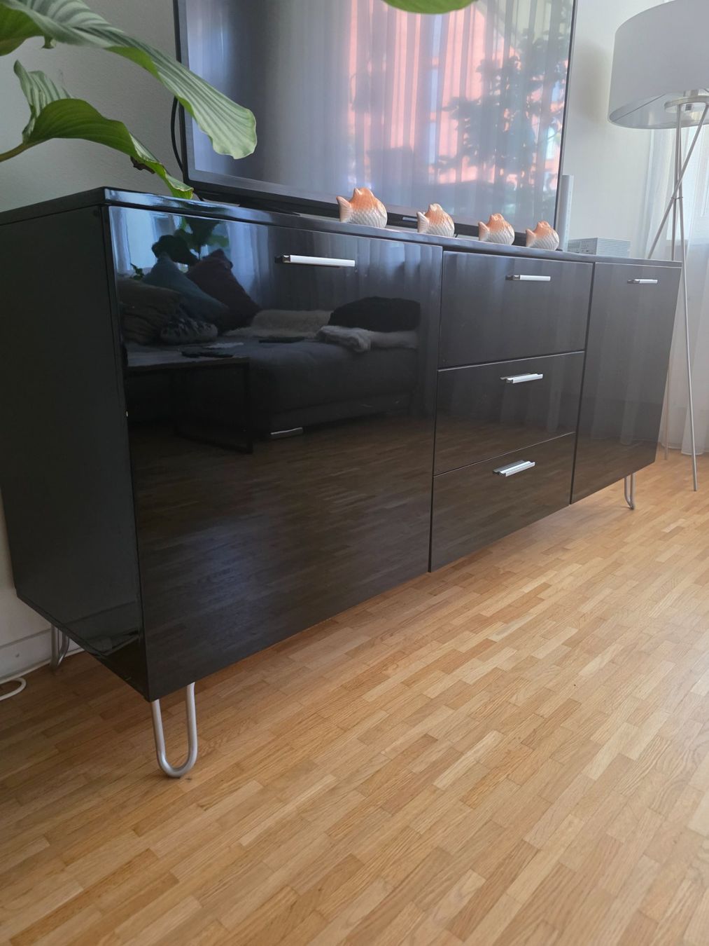 Kommoden: Kommode schwarz glänzend – Gebraucht aus Rotkreuz von fabiangmuender
