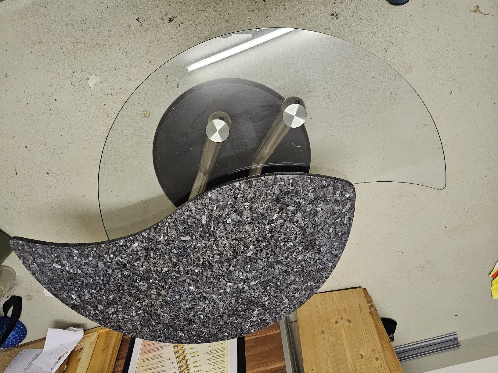 Tavoli: Salontisch Glas Granit Metall – Usato da Goldau venduto da Sinux