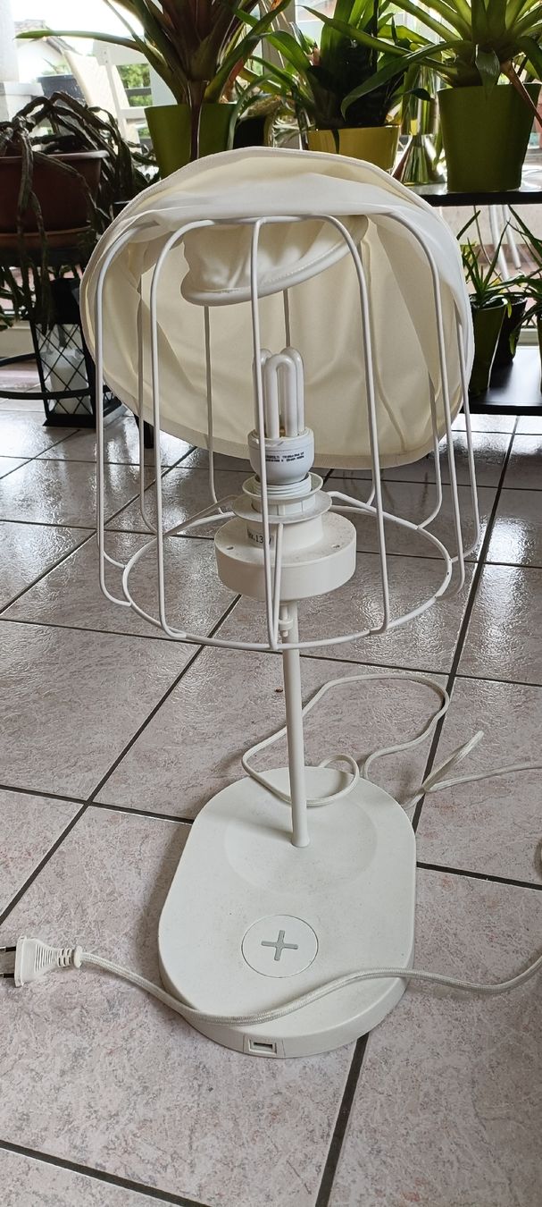 Ikea Lampade: TISCHLAMPE MIT USB charger – Usato da Porza venduto da tbch 3