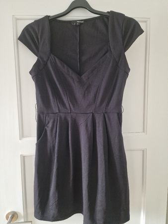 Sommerkleid 40 schwarz wunderschön.schöne Machart.