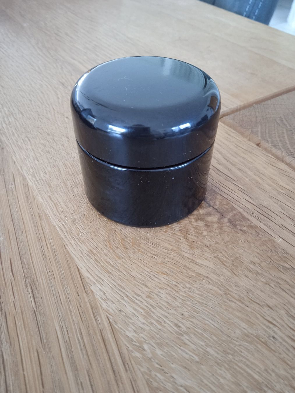 Altro in Stoviglie & Bicchieri: Kosmetikdose Violettglas 30ml mit Deckel – Nuovo (secondo la descrizione) da Rothrist venduto da MaSa82