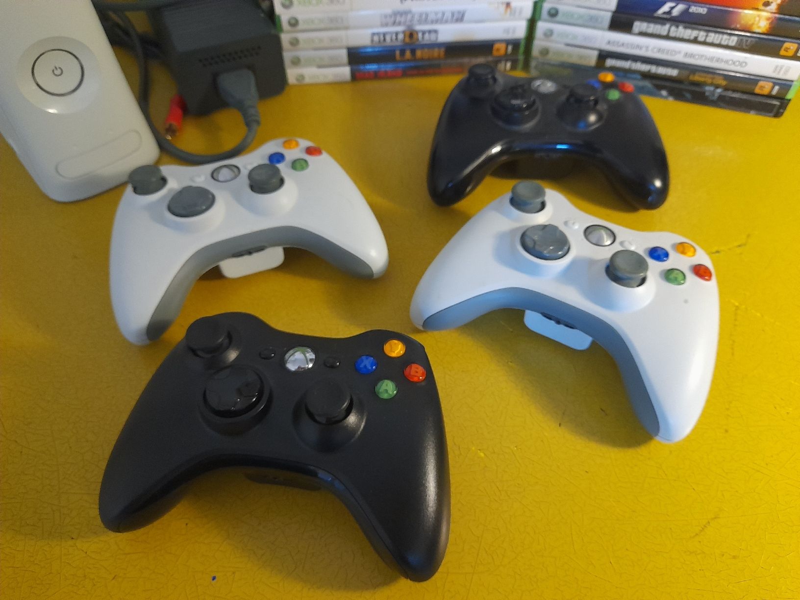 Microsoft Console: Xbox 360 mit 48 Spiele + 4 Controller – Usato da Winterthur venduto da SchlaubiGo 1
