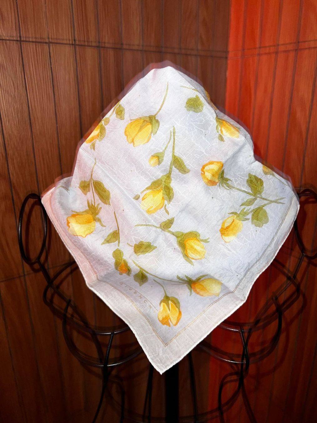 Givenchy Foulards & écharpes: Givenchy Tuch Floral 46x46 Vintage – D'occasion à Winterthur par Dejv