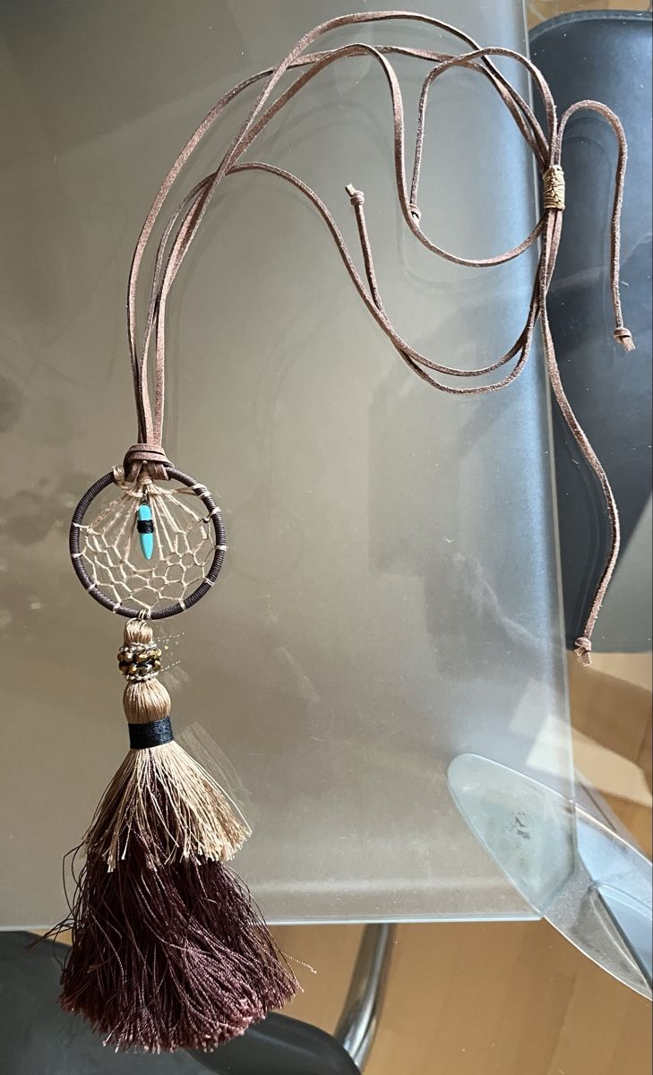 Catenine: Collier long attrape-rêves pierre turquoise pompons brun – Nuovo e nell'imballaggio originale da Genève venduto da Libellule477