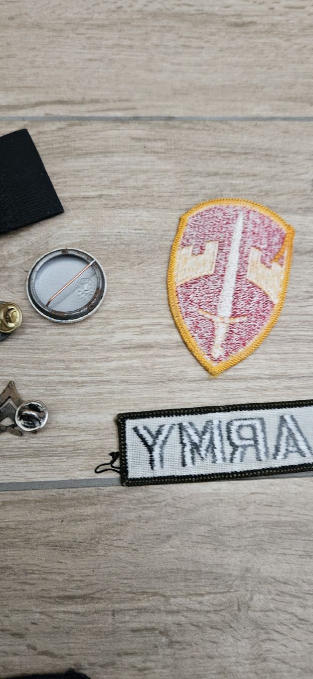 Placchette & Badge: lot insignes et pin's divers US et divers – Usato da Venthône venduto da piz_py9h 7