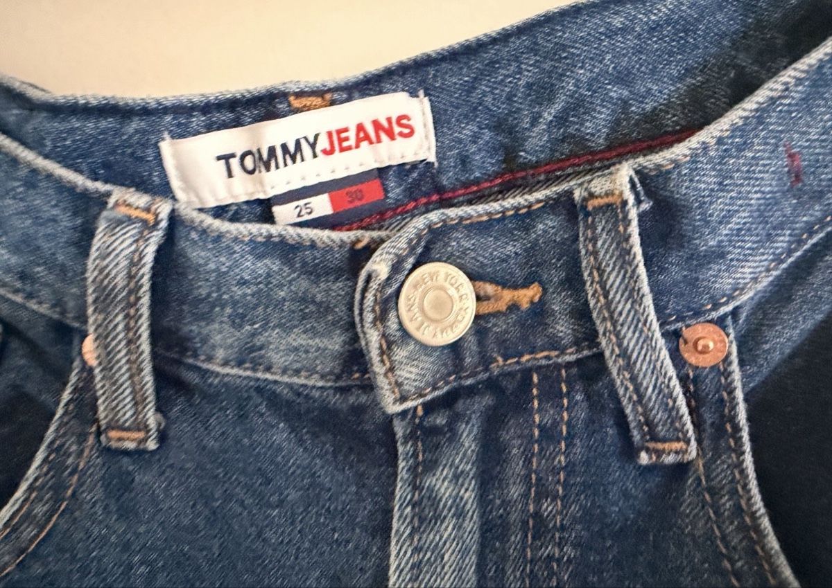 Jeans: Tommy mom Jeans, Grösse 25/30 – Nuovo (secondo la descrizione) da Effretikon venduto da van_7lf9 2