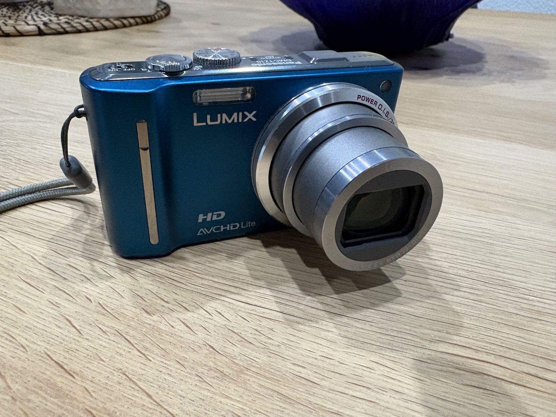 Panasonic Fotocamera: Panasonic Lumix DMC-TZ10 Digitalkameras – Usato da Lausen venduto da sen_jm7c 5