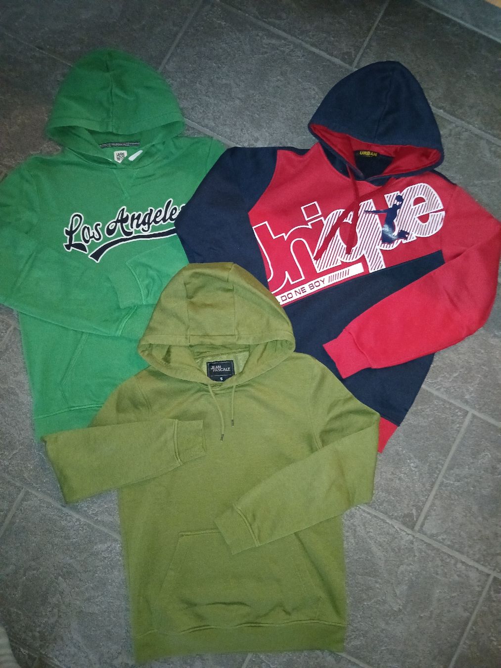 Lotti di vestiti: Pullover Hoodie 3 x S  – Usato da recherswil venduto da papamoll71