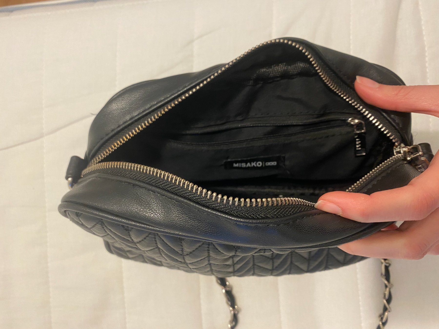 Taschen für Damen: Black quilted chain handbag – Gebraucht aus Olten von ike_z56r 3