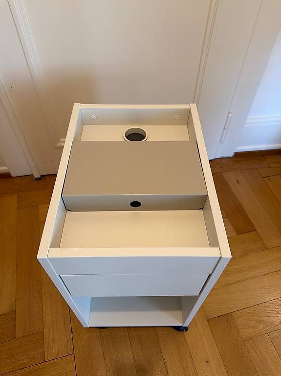 Comodini: Table de chevet / meuble pour ordinateur  – Usato da Lausanne venduto da ant_yg8d 1