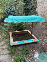 Sandkasten aus Holz mit Dach und zwei Wannen gebraucht