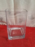 Elegante Glasvase quadratisch — 20cm hoch, top Zustand.