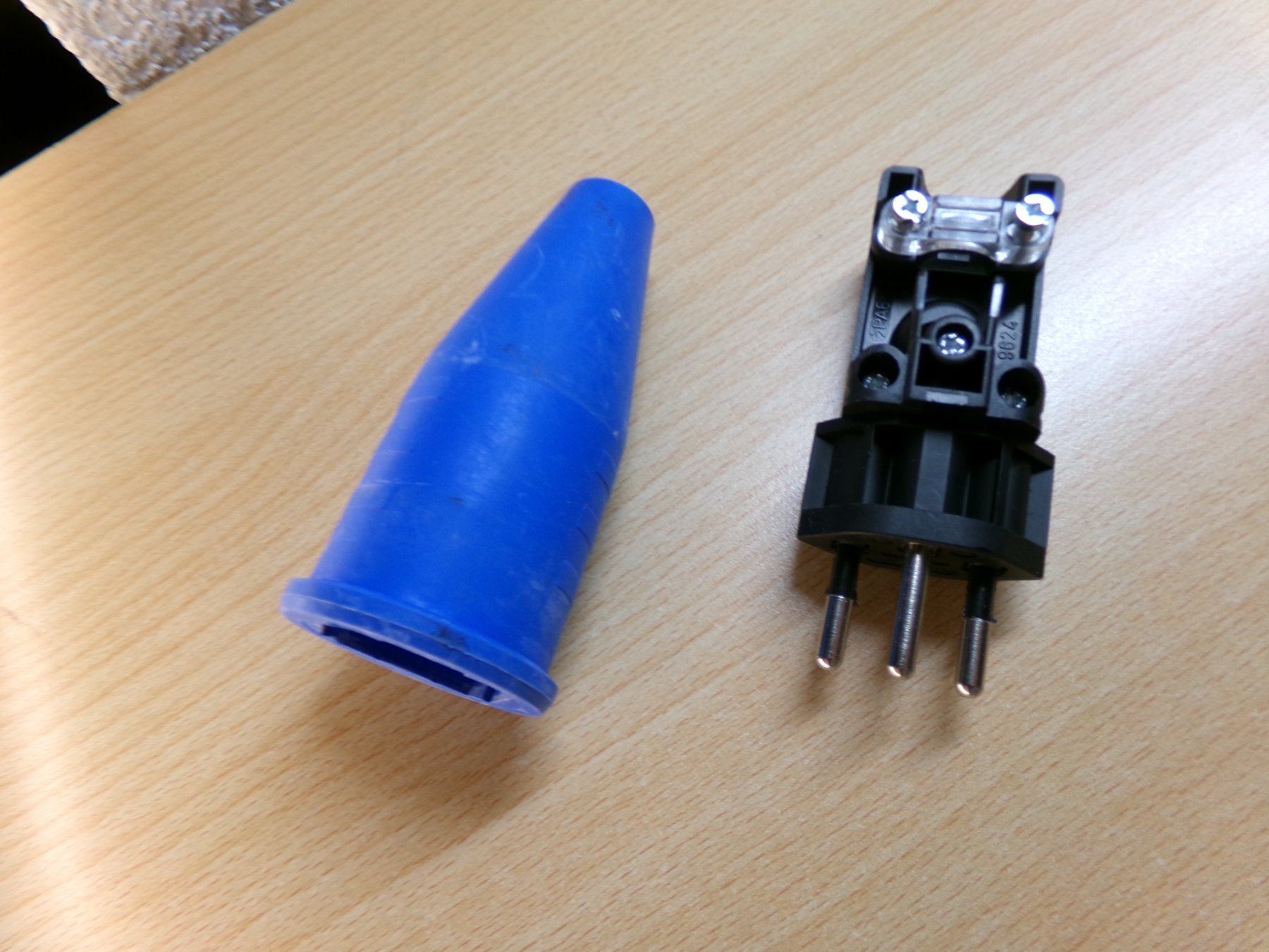 Stecker: Stecker Typ13 – Gebraucht aus Hombrechtikon von Maloev17 2