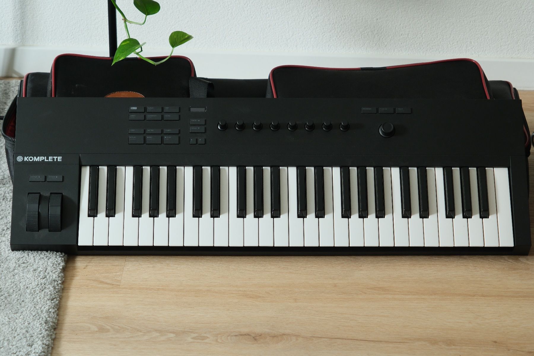 Native Instruments Instruments de musique: Native Instruments Komplete Kontrol A49 with Carrying Case – D'occasion à Zürich par nic_y9rj 1