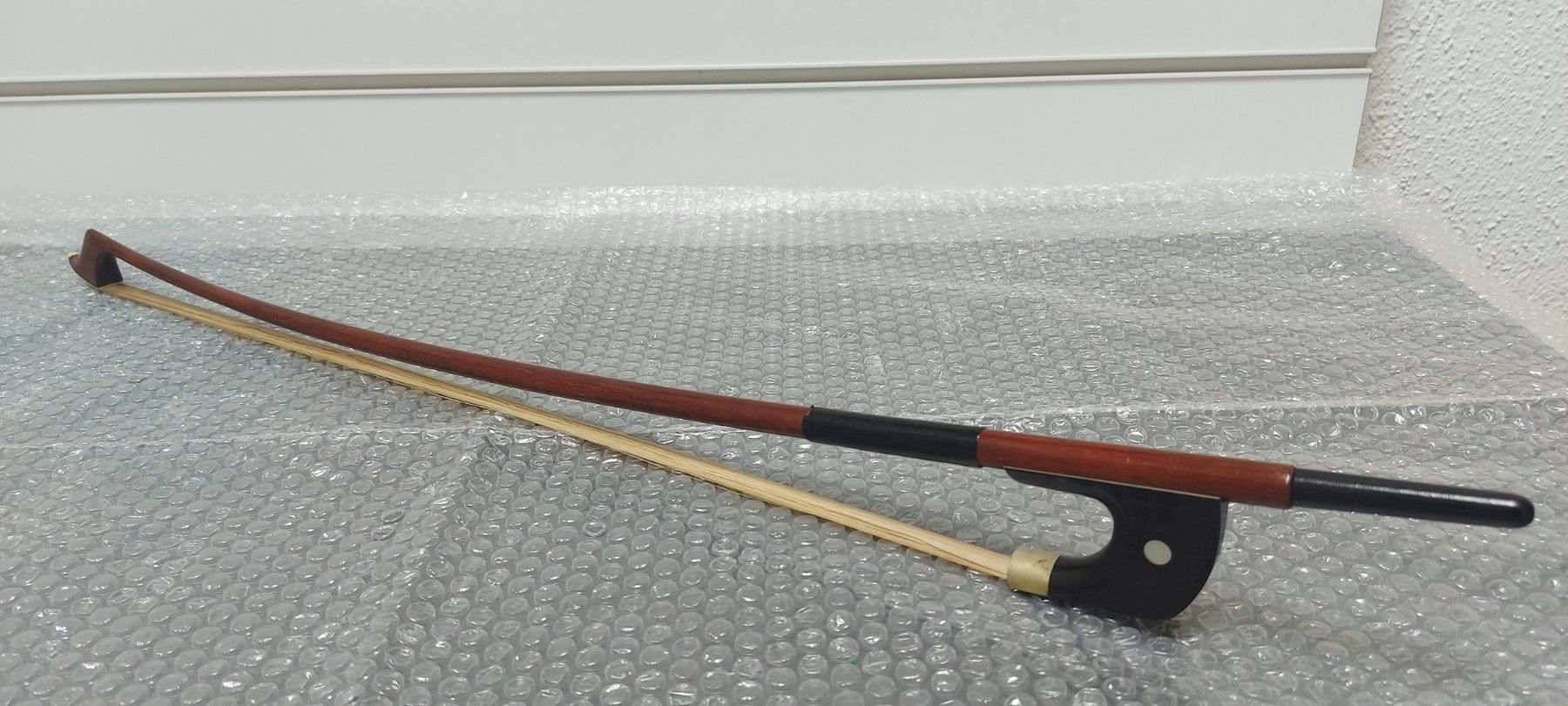 Strumenti musicali: Kontrabasbogen Deutsch  L= 76 cmm. – Usato da Glattbrugg venduto da Swissmusik