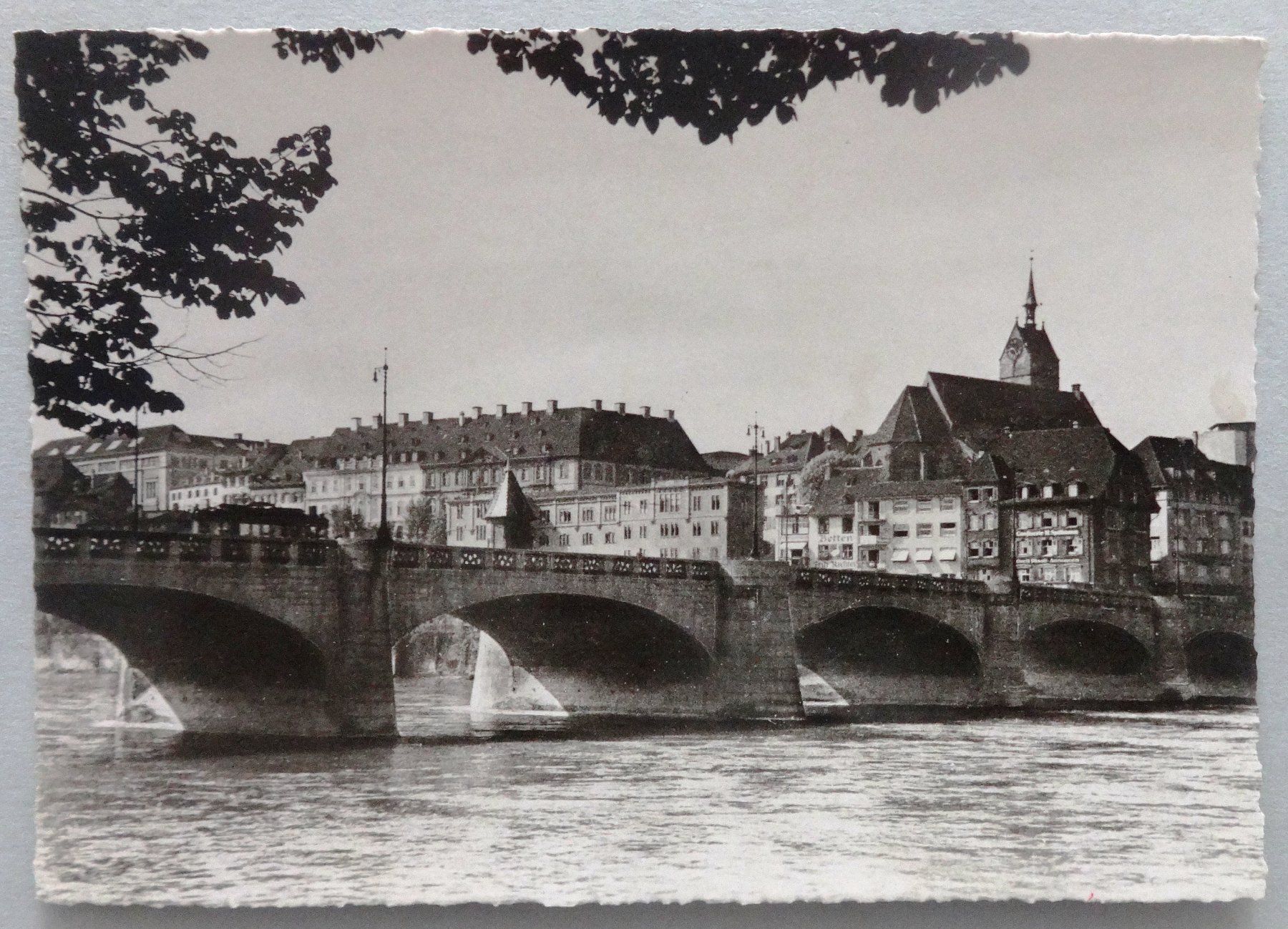 Cartoline postali: Basel - Mittlere Rheinbrücke mit Martinskirche – Usato da Fétigny venduto da Billy2miny