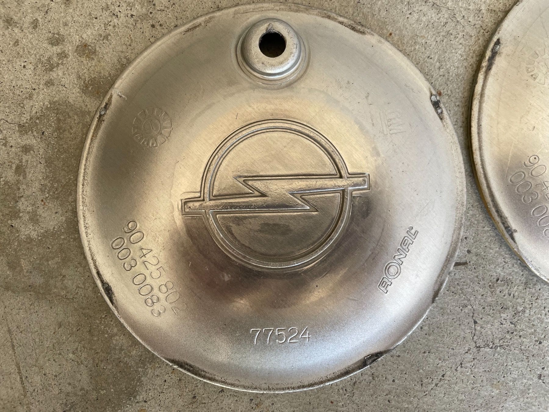Felgen: Caches centraux pour jantes Opel – Gebraucht aus Fribourg von rs19 2