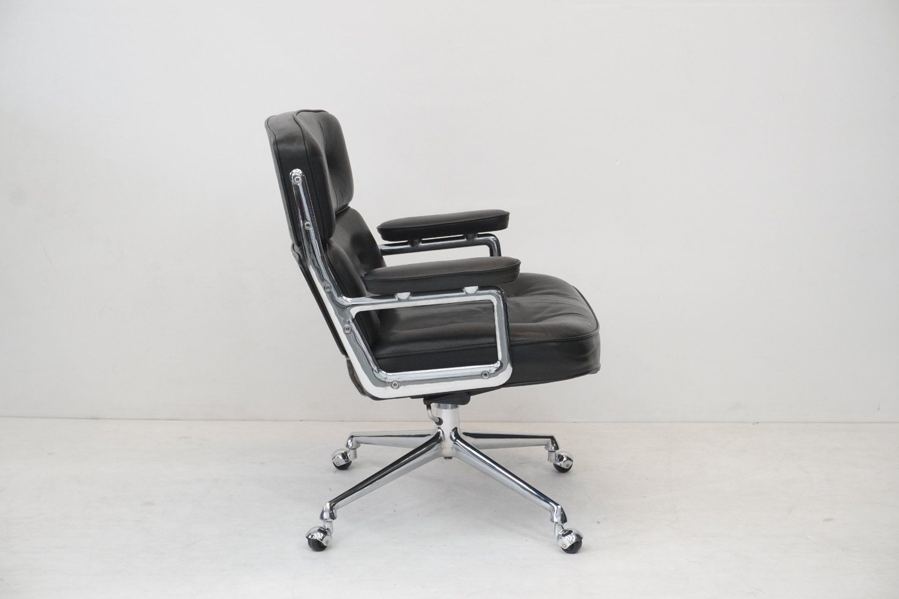 Vitra Poltrone: Vitra Eames Lobby Chair ES104 nero – Usato da Bad Zurzach venduto da QLASSIQ 3