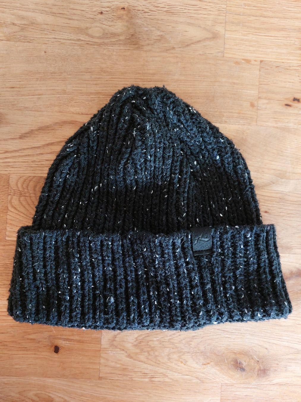 Hüte, Mützen & Caps: Strickmütze schwarz meliert – Gebraucht aus Horgen von prinza