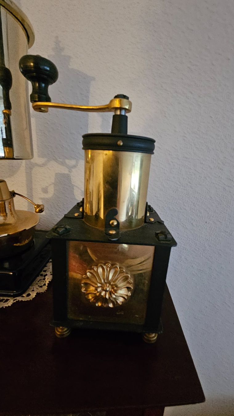 Macchine per caffè & Macchine per espresso: Wiener Kaffeemaschine mit Mühle – Usato da Zürich venduto da Enovy74 1