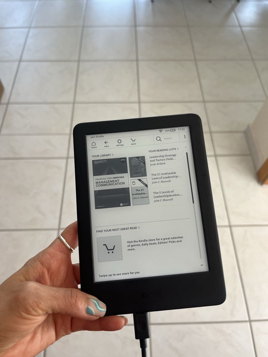 Amazon Tablettes PC: Amazon Kindle Paperwhite 4 E-Reader guter Zustand – D'occasion à Bretzwil par Olga_KroXa 3