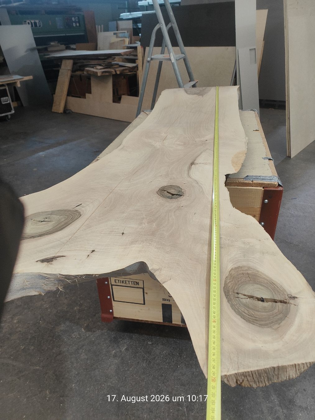 Articles en bois: Nussbaumbrett – D'occasion à Aesch LU par Cubic 4