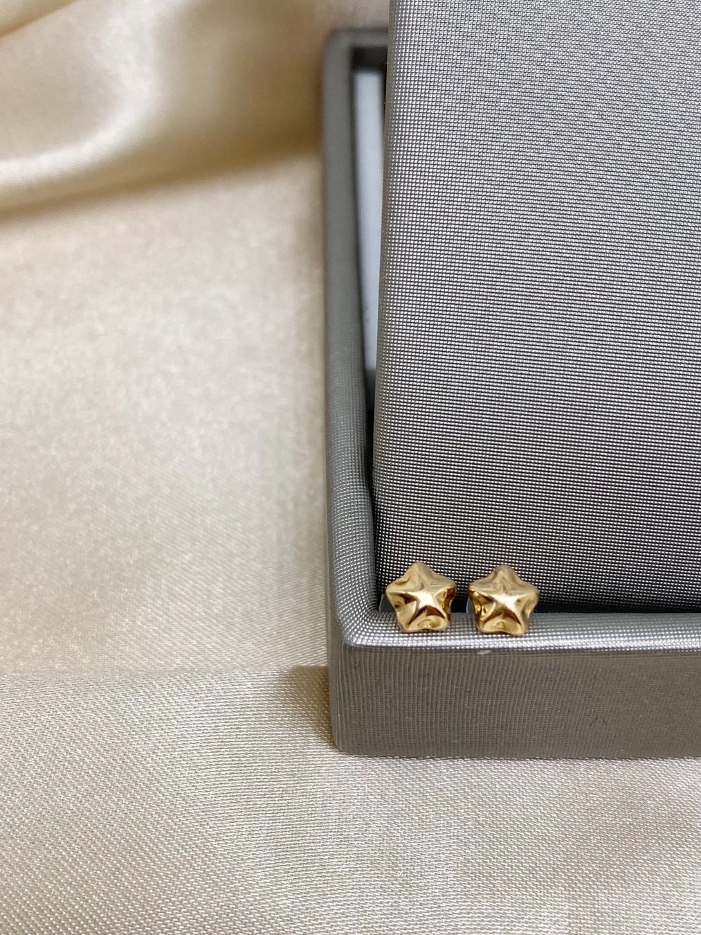 Orecchini pendenti & Orecchini a lobo: 18k Gelbgold Ohrstecker – Nuovo e nell'imballaggio originale da Sarnen venduto da Yingsperlen1