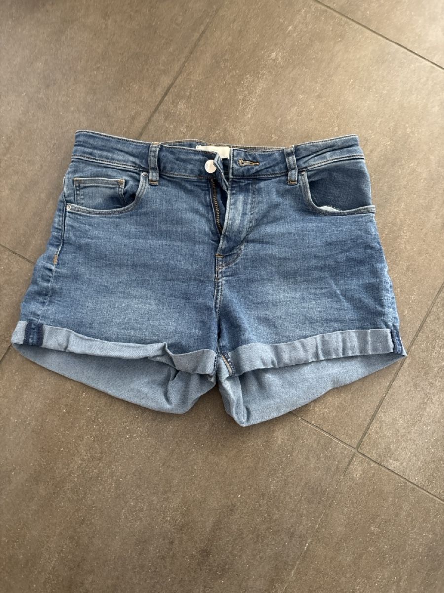 Pantaloni: Jeans Shorts  – Usato da Egolzwil venduto da ArianeP95