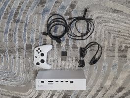Xbox Series S mit Controller und Kabeln weiss neu