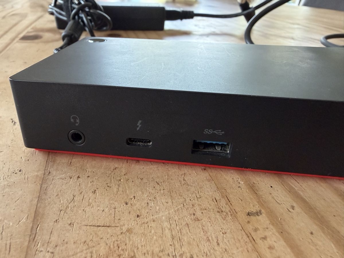 Lenovo Docking station: Lenovo ThinkPad Docking Station – Nuovo (secondo la descrizione) da Attalens venduto da doykati 1