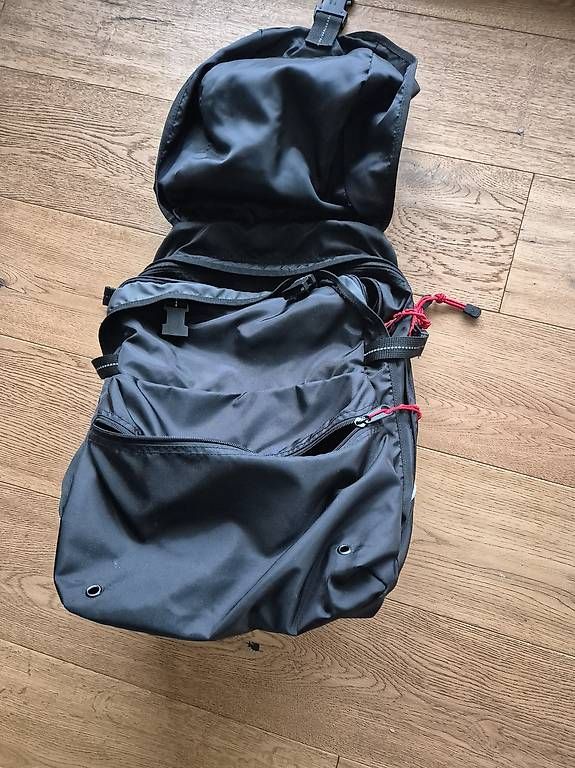 Zaini: H2O Rucksack schwarz – Usato da Buchrain venduto da chrigebrunner 2