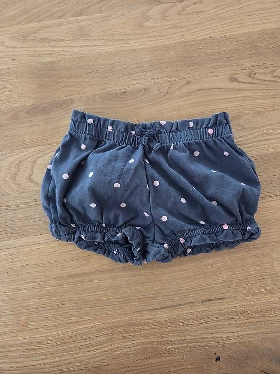 H&M Hosen: 2x kurze Hosen, 100% Baumwolle, Gr. 68 – Gebraucht aus Baden von TA2222 1