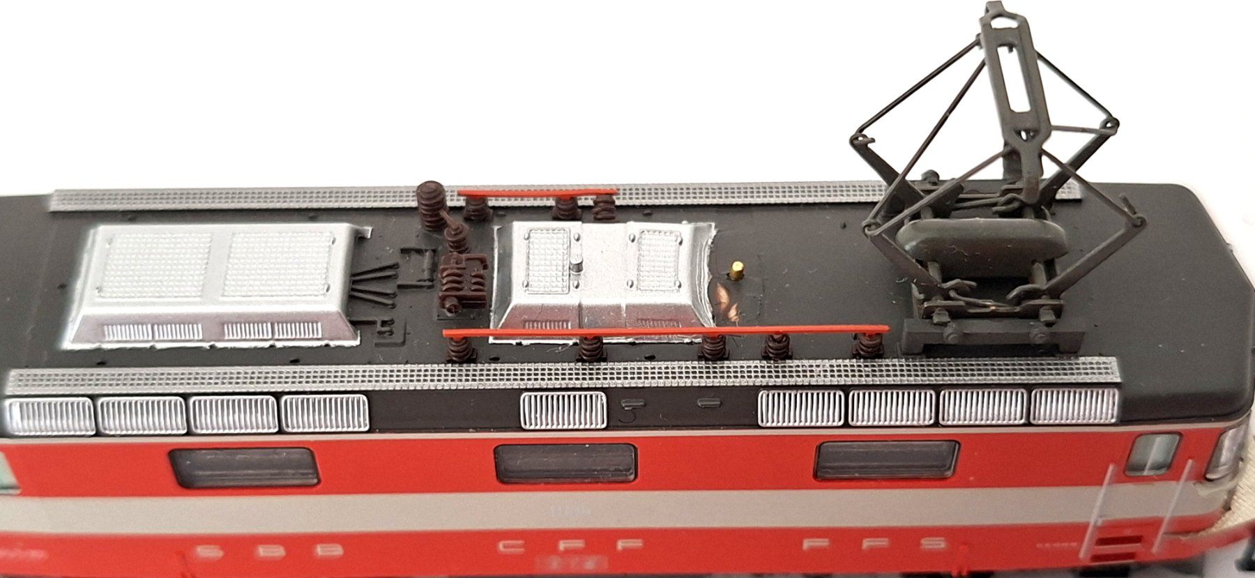 Hobbytrain Modellini di ferrovie: Hobbytrain Re 4/4 II Swiss Express " ANALOG " – Difettoso da Biberist venduto da Ntrains 5