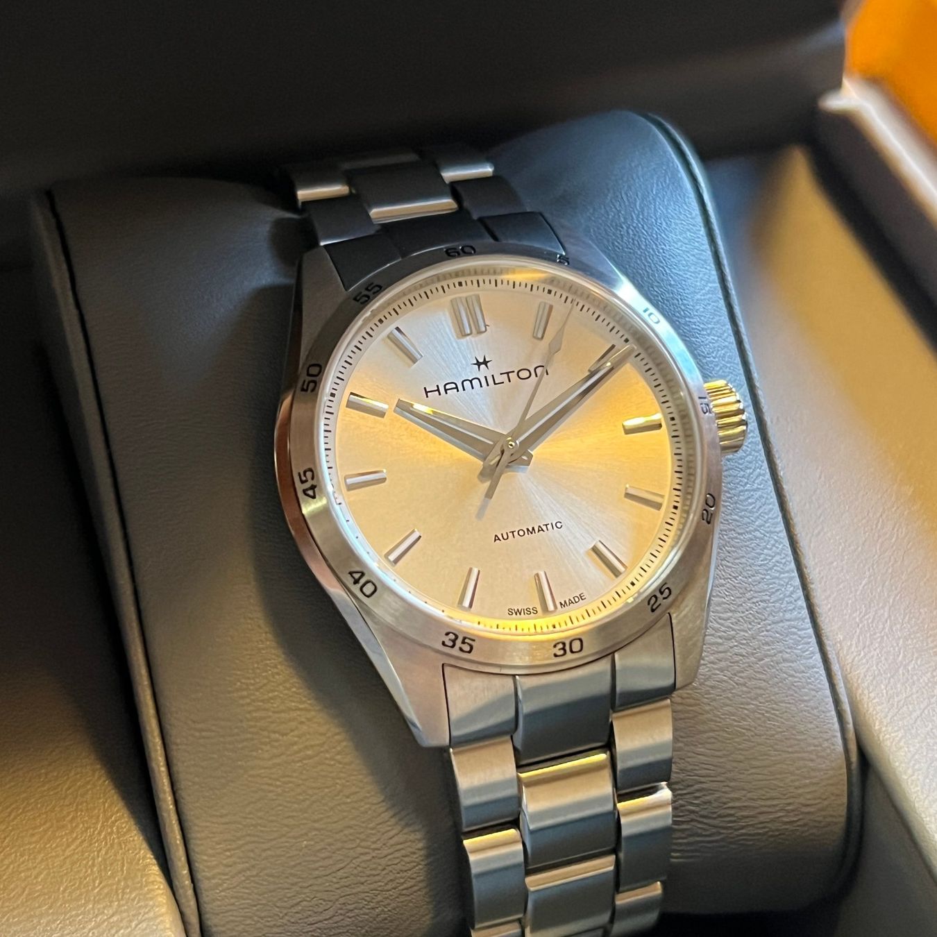 Hamilton Orologi: Hamilton Jazzmaster Auto Silver Dial Full Set H36105150 – Usato da Carouge GE venduto da Watchaser 1