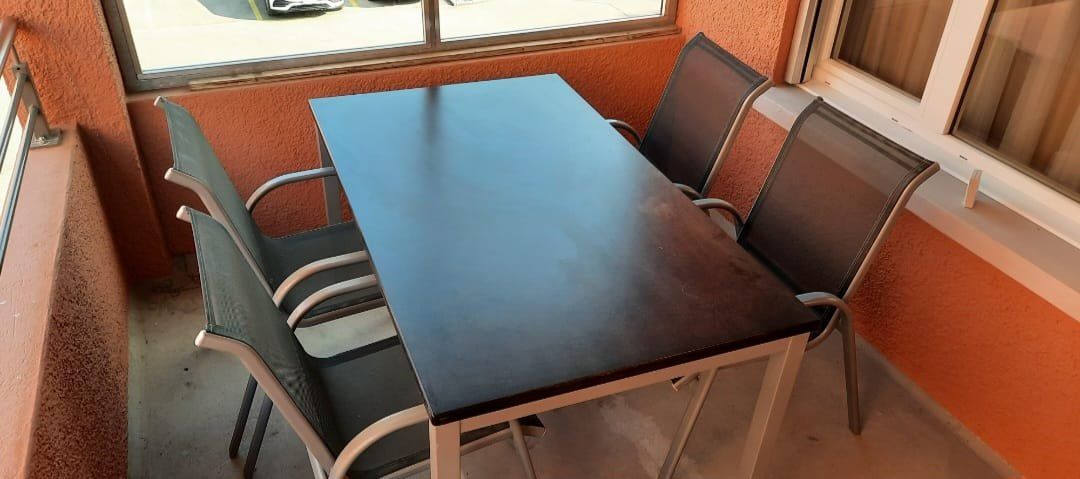 Set di tavolo e panche: Balkontisch mit 4 Stühlen – Usato da Neerach venduto da neldi